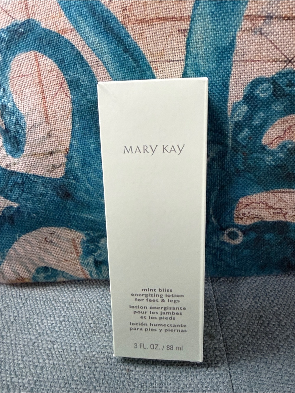 Mary Kay Mint Bliss Energizing Lotion - White